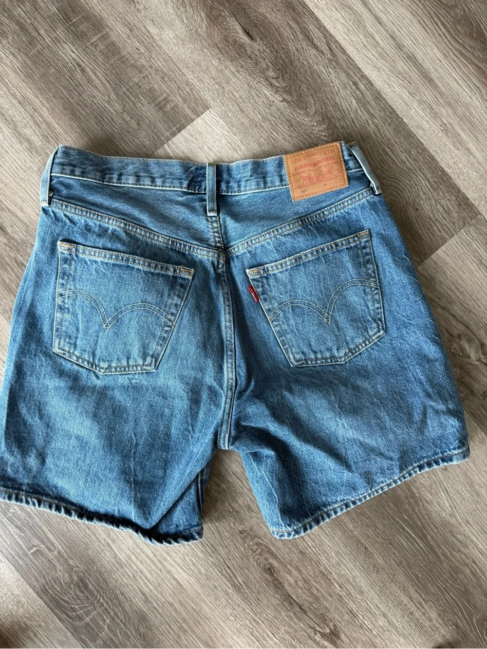 Levi’s HIGH RISE BAGGY LIGHTWEIGHT WOMEN'S SHORTS